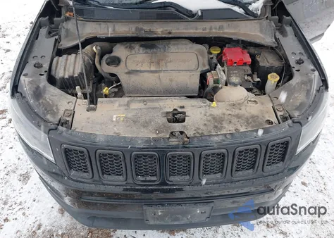 2020 Jeep Compass Latitude 4X4 z USA, uszkodzony, nr VIN 3C4NJDBB6LT143146